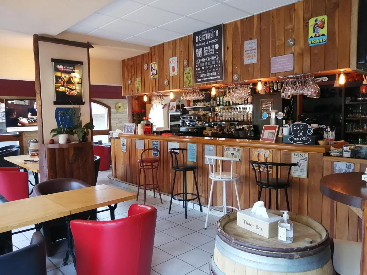 Le Grand Chatelard Hotel Bar Restaurant Sainte-Marie-de-Cuines Bagian luar foto