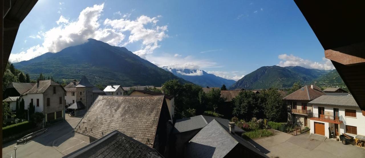Le Grand Chatelard Hotel Bar Restaurant Sainte-Marie-de-Cuines Bagian luar foto