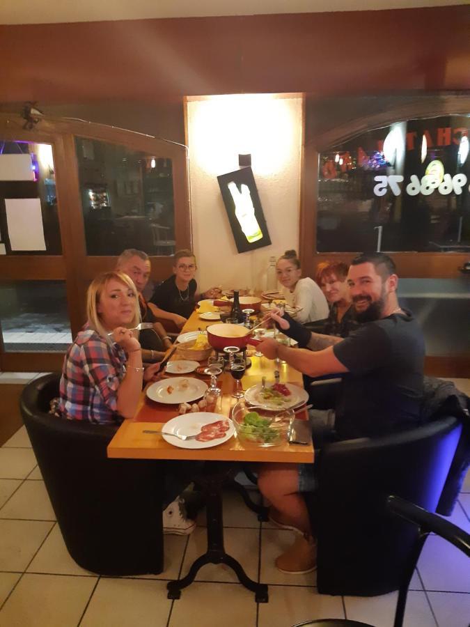 Le Grand Chatelard Hotel Bar Restaurant Sainte-Marie-de-Cuines Bagian luar foto