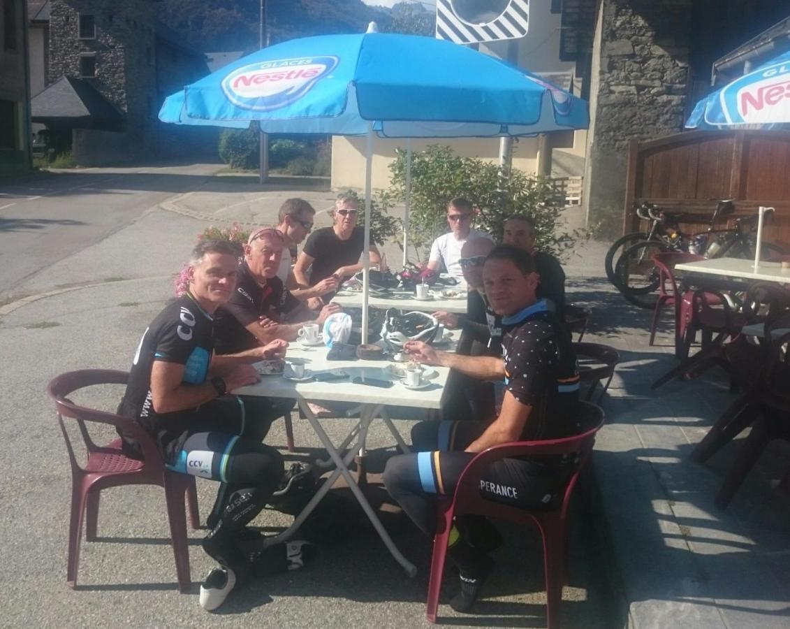 Le Grand Chatelard Hotel Bar Restaurant Sainte-Marie-de-Cuines Bagian luar foto